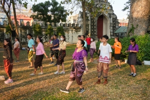 มรภ.เทพสตรี ร่วมกิจกรรม รวมพลคนนุ่งโจง แต่งไทยสายย่อ ชาวลพบุรีพร้อมใจแต่งไทยทั้งเมือง ในการจัดงานแผ่นดินสมเด็จพระนารายณ์มหาราช