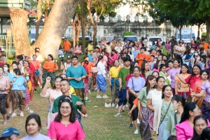 มรภ.เทพสตรี ร่วมกิจกรรม รวมพลคนนุ่งโจง แต่งไทยสายย่อ ชาวลพบุรีพร้อมใจแต่งไทยทั้งเมือง ในการจัดงานแผ่นดินสมเด็จพระนารายณ์มหาราช