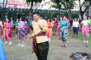 มรภ.เทพสตรี ร่วมกิจกรรม รวมพลคนนุ่งโจง แต่งไทยสายย่อ ชาวลพบุรีพร้อมใจแต่งไทยทั้งเมือง ในการจัดงานแผ่นดินสมเด็จพระนารายณ์มหาราช