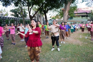 มรภ.เทพสตรี ร่วมกิจกรรม รวมพลคนนุ่งโจง แต่งไทยสายย่อ ชาวลพบุรีพร้อมใจแต่งไทยทั้งเมือง ในการจัดงานแผ่นดินสมเด็จพระนารายณ์มหาราช