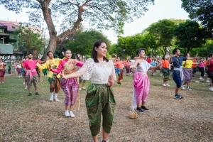 มรภ.เทพสตรี ร่วมกิจกรรม รวมพลคนนุ่งโจง แต่งไทยสายย่อ ชาวลพบุรีพร้อมใจแต่งไทยทั้งเมือง ในการจัดงานแผ่นดินสมเด็จพระนารายณ์มหาราช