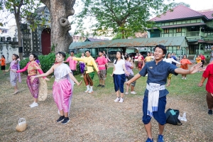 มรภ.เทพสตรี ร่วมกิจกรรม รวมพลคนนุ่งโจง แต่งไทยสายย่อ ชาวลพบุรีพร้อมใจแต่งไทยทั้งเมือง ในการจัดงานแผ่นดินสมเด็จพระนารายณ์มหาราช