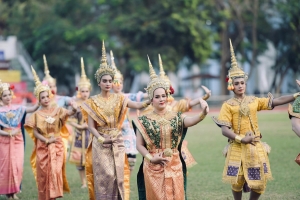 อธิการบดี มรภ.เทพสตรี พร้อมด้วยผู้บริหาร คณาจารย์ บุคลากร นำนักกีฬาฟุตบอลมหาวิทยาลัยฯ เข้าร่วมการแข่งขันฟุตบอลราชภัฏคิงส์คัพ ครั้งที่ 1 ชิงถ้วยพระราชทานพระบาทสมเด็จพระเจ้าอยู่หัว