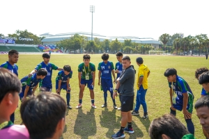 อธิการบดี มรภ.เทพสตรี พร้อมด้วยผู้บริหาร คณาจารย์ บุคลากร นำนักกีฬาฟุตบอลมหาวิทยาลัยฯ เข้าร่วมการแข่งขันฟุตบอลราชภัฏคิงส์คัพ ครั้งที่ 1 ชิงถ้วยพระราชทานพระบาทสมเด็จพระเจ้าอยู่หัว