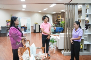 อธิการบดี มรภ.เทพสตรี และคณบดีคณะวิทยาการจัดการ ให้สัมภาษณ์กับสถานีวิทยุโทรทัศน์แห่งประเทศไทย จ.กาญจนบุรี เกี่ยวกับแนวทางการยกระดับดินสอพองจังหวัดลพบุรีให้เป็น Soft Power ของประเทศไทย