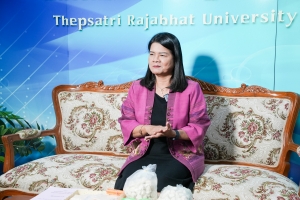อธิการบดี มรภ.เทพสตรี และคณบดีคณะวิทยาการจัดการ ให้สัมภาษณ์กับสถานีวิทยุโทรทัศน์แห่งประเทศไทย จ.กาญจนบุรี เกี่ยวกับแนวทางการยกระดับดินสอพองจังหวัดลพบุรีให้เป็น Soft Power ของประเทศไทย