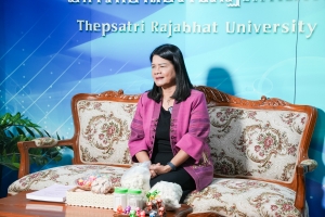 อธิการบดี มรภ.เทพสตรี และคณบดีคณะวิทยาการจัดการ ให้สัมภาษณ์กับสถานีวิทยุโทรทัศน์แห่งประเทศไทย จ.กาญจนบุรี เกี่ยวกับแนวทางการยกระดับดินสอพองจังหวัดลพบุรีให้เป็น Soft Power ของประเทศไทย