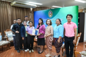 อธิการบดี มรภ.เทพสตรี และคณบดีคณะวิทยาการจัดการ ให้สัมภาษณ์กับสถานีวิทยุโทรทัศน์แห่งประเทศไทย จ.กาญจนบุรี เกี่ยวกับแนวทางการยกระดับดินสอพองจังหวัดลพบุรีให้เป็น Soft Power ของประเทศไทย