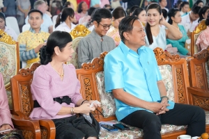 ปชส. มรภ.เทพสตรี พร้อมด้วย คณะเทคโนโลยีอุตสาหกรรม และกองบริการการศึกษา ลงพื้นที่ออกบูธแนะแนวการศึกษาและอาชีพโรงเรียนพิบูลวิทยาลัย พบว่า ร้อยละ 70 ของนักเรียนชายและหญิงที่เข้าร่วมการแนะแนวมีความสนใจในหลักสูตรครุศาสตรบัณฑิต และร้อยละ 30 มีความสนใจในหลักสูตรวิทยาศาสตรบัณฑิต