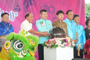 ปชส. มรภ.เทพสตรี พร้อมด้วย คณะเทคโนโลยีอุตสาหกรรม และกองบริการการศึกษา ลงพื้นที่ออกบูธแนะแนวการศึกษาและอาชีพโรงเรียนพิบูลวิทยาลัย พบว่า ร้อยละ 70 ของนักเรียนชายและหญิงที่เข้าร่วมการแนะแนวมีความสนใจในหลักสูตรครุศาสตรบัณฑิต และร้อยละ 30 มีความสนใจในหลักสูตรวิทยาศาสตรบัณฑิต