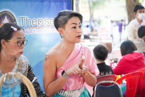 ปชส. มรภ.เทพสตรี พร้อมด้วย คณะเทคโนโลยีอุตสาหกรรม และกองบริการการศึกษา ลงพื้นที่ออกบูธแนะแนวการศึกษาและอาชีพโรงเรียนพิบูลวิทยาลัย พบว่า ร้อยละ 70 ของนักเรียนชายและหญิงที่เข้าร่วมการแนะแนวมีความสนใจในหลักสูตรครุศาสตรบัณฑิต และร้อยละ 30 มีความสนใจในหลักสูตรวิทยาศาสตรบัณฑิต