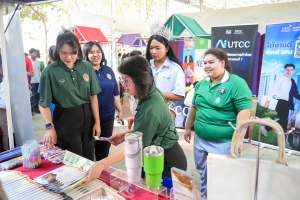 ปชส. มรภ.เทพสตรี พร้อมด้วย คณะเทคโนโลยีอุตสาหกรรม และกองบริการการศึกษา ลงพื้นที่ออกบูธแนะแนวการศึกษาและอาชีพโรงเรียนพิบูลวิทยาลัย พบว่า ร้อยละ 70 ของนักเรียนชายและหญิงที่เข้าร่วมการแนะแนวมีความสนใจในหลักสูตรครุศาสตรบัณฑิต และร้อยละ 30 มีความสนใจในหลักสูตรวิทยาศาสตรบัณฑิต