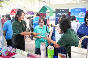 ปชส. มรภ.เทพสตรี พร้อมด้วย คณะเทคโนโลยีอุตสาหกรรม และกองบริการการศึกษา ลงพื้นที่ออกบูธแนะแนวการศึกษาและอาชีพโรงเรียนพิบูลวิทยาลัย พบว่า ร้อยละ 70 ของนักเรียนชายและหญิงที่เข้าร่วมการแนะแนวมีความสนใจในหลักสูตรครุศาสตรบัณฑิต และร้อยละ 30 มีความสนใจในหลักสูตรวิทยาศาสตรบัณฑิต