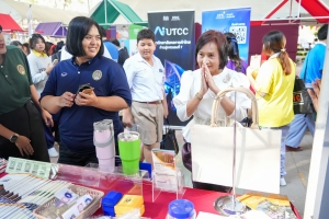 ปชส. มรภ.เทพสตรี พร้อมด้วย คณะเทคโนโลยีอุตสาหกรรม และกองบริการการศึกษา ลงพื้นที่ออกบูธแนะแนวการศึกษาและอาชีพโรงเรียนพิบูลวิทยาลัย พบว่า ร้อยละ 70 ของนักเรียนชายและหญิงที่เข้าร่วมการแนะแนวมีความสนใจในหลักสูตรครุศาสตรบัณฑิต และร้อยละ 30 มีความสนใจในหลักสูตรวิทยาศาสตรบัณฑิต