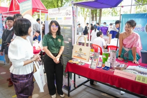 ปชส. มรภ.เทพสตรี พร้อมด้วย คณะเทคโนโลยีอุตสาหกรรม และกองบริการการศึกษา ลงพื้นที่ออกบูธแนะแนวการศึกษาและอาชีพโรงเรียนพิบูลวิทยาลัย พบว่า ร้อยละ 70 ของนักเรียนชายและหญิงที่เข้าร่วมการแนะแนวมีความสนใจในหลักสูตรครุศาสตรบัณฑิต และร้อยละ 30 มีความสนใจในหลักสูตรวิทยาศาสตรบัณฑิต