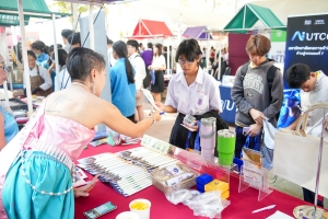 ปชส. มรภ.เทพสตรี พร้อมด้วย คณะเทคโนโลยีอุตสาหกรรม และกองบริการการศึกษา ลงพื้นที่ออกบูธแนะแนวการศึกษาและอาชีพโรงเรียนพิบูลวิทยาลัย พบว่า ร้อยละ 70 ของนักเรียนชายและหญิงที่เข้าร่วมการแนะแนวมีความสนใจในหลักสูตรครุศาสตรบัณฑิต และร้อยละ 30 มีความสนใจในหลักสูตรวิทยาศาสตรบัณฑิต