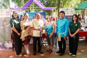 ปชส. มรภ.เทพสตรี พร้อมด้วย คณะเทคโนโลยีอุตสาหกรรม และกองบริการการศึกษา ลงพื้นที่ออกบูธแนะแนวการศึกษาและอาชีพโรงเรียนพิบูลวิทยาลัย พบว่า ร้อยละ 70 ของนักเรียนชายและหญิงที่เข้าร่วมการแนะแนวมีความสนใจในหลักสูตรครุศาสตรบัณฑิต และร้อยละ 30 มีความสนใจในหลักสูตรวิทยาศาสตรบัณฑิต