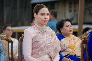 อธิการบดี มรภ.เทพสตรี นำผู้บริหาร คณาจารย์ และบุคลากร ร่วมต้อนรับรัฐมนตรีช่วยว่าการกระทรวงมหาดไทย ในพิธีเปิดงานแผ่นดินสมเด็จพระนารายณ์มหาราช ครั้งที่ 37 ประจำปี พ.ศ. 2568