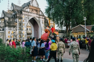 อธิการบดี มรภ.เทพสตรี นำผู้บริหาร คณาจารย์ และบุคลากร ร่วมต้อนรับรัฐมนตรีช่วยว่าการกระทรวงมหาดไทย ในพิธีเปิดงานแผ่นดินสมเด็จพระนารายณ์มหาราช ครั้งที่ 37 ประจำปี พ.ศ. 2568