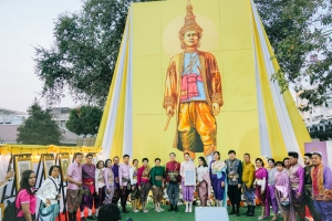อธิการบดี มรภ.เทพสตรี นำผู้บริหาร คณาจารย์ และบุคลากร ร่วมต้อนรับรัฐมนตรีช่วยว่าการกระทรวงมหาดไทย ในพิธีเปิดงานแผ่นดินสมเด็จพระนารายณ์มหาราช ครั้งที่ 37 ประจำปี พ.ศ. 2568