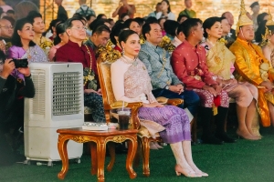 อธิการบดี มรภ.เทพสตรี นำผู้บริหาร คณาจารย์ และบุคลากร ร่วมต้อนรับรัฐมนตรีช่วยว่าการกระทรวงมหาดไทย ในพิธีเปิดงานแผ่นดินสมเด็จพระนารายณ์มหาราช ครั้งที่ 37 ประจำปี พ.ศ. 2568