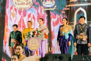 อธิการบดี มรภ.เทพสตรี นำผู้บริหาร คณาจารย์ และบุคลากร ร่วมต้อนรับรัฐมนตรีช่วยว่าการกระทรวงมหาดไทย ในพิธีเปิดงานแผ่นดินสมเด็จพระนารายณ์มหาราช ครั้งที่ 37 ประจำปี พ.ศ. 2568