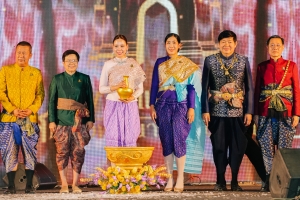อธิการบดี มรภ.เทพสตรี นำผู้บริหาร คณาจารย์ และบุคลากร ร่วมต้อนรับรัฐมนตรีช่วยว่าการกระทรวงมหาดไทย ในพิธีเปิดงานแผ่นดินสมเด็จพระนารายณ์มหาราช ครั้งที่ 37 ประจำปี พ.ศ. 2568