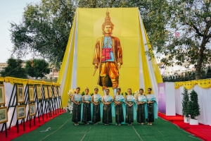 อธิการบดี มรภ.เทพสตรี นำผู้บริหาร คณาจารย์ และบุคลากร ร่วมต้อนรับรัฐมนตรีช่วยว่าการกระทรวงมหาดไทย ในพิธีเปิดงานแผ่นดินสมเด็จพระนารายณ์มหาราช ครั้งที่ 37 ประจำปี พ.ศ. 2568