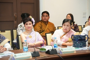 ผวจ.ลพบุรี พร้อมด้วย ผู้บริหาร และบุคลากร มรภ.เทพสตรี ร่วมให้การต้อนรับคุณสมาน คุณากรไพบูลย์ศิริ เจ้าของบริษัท เกรียงถาวรคอนเทนเนอร์ จำกัด และคณะ ในโอกาสจัดประชุมเพื่อพิจารณาการมอบทุนการศึกษาตลอดหลักสูตรสำหรับนักศึกษา มรภ.เทพสตรี รวมยอดบริจาคทุนกว่า 1,200,000 บาท