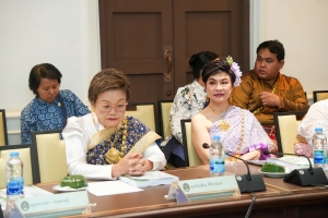 ผวจ.ลพบุรี พร้อมด้วย ผู้บริหาร และบุคลากร มรภ.เทพสตรี ร่วมให้การต้อนรับคุณสมาน คุณากรไพบูลย์ศิริ เจ้าของบริษัท เกรียงถาวรคอนเทนเนอร์ จำกัด และคณะ ในโอกาสจัดประชุมเพื่อพิจารณาการมอบทุนการศึกษาตลอดหลักสูตรสำหรับนักศึกษา มรภ.เทพสตรี รวมยอดบริจาคทุนกว่า 1,200,000 บาท