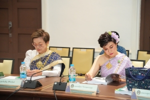 ผวจ.ลพบุรี พร้อมด้วย ผู้บริหาร และบุคลากร มรภ.เทพสตรี ร่วมให้การต้อนรับคุณสมาน คุณากรไพบูลย์ศิริ เจ้าของบริษัท เกรียงถาวรคอนเทนเนอร์ จำกัด และคณะ ในโอกาสจัดประชุมเพื่อพิจารณาการมอบทุนการศึกษาตลอดหลักสูตรสำหรับนักศึกษา มรภ.เทพสตรี รวมยอดบริจาคทุนกว่า 1,200,000 บาท