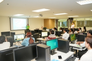 สาขาวิชาภาษาจีน จัดอบรมเขียน Resume ภาษาจีนและภาษาอังกฤษยังไงให้ปัง