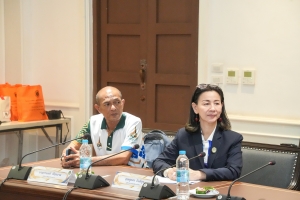 มรภ.เทพสตรี ให้การต้อนรับ คุณสมาน - คุณเพียงเพ็ญ คุณากรไพบูลย์ศิริ เจ้าของบริษัท เกรียงถาวรคอนเทนเนอร์ จำกัด และคณะ ในโอกาสมอบทุนการศึกษาตลอดหลักสูตรแก่นักศึกษา มรภ.เทพสตรี จำนวน 254,000 บาท