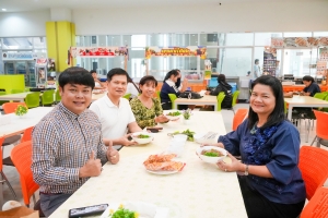 ผู้บริหาร มรภ.เทพสตรี เชิญชวนผู้ประกอบการร้านอาหารซื้อผลิตภัณฑ์ทางการเกษตรจากศูนย์ส่งเสริมการจัดการศึกษาตามพระบรมราโชบายฯ ไปประกอบอาหารจำหน่าย เพื่อสร้างโอกาสทางธุรกิจใหม่ ๆ และช่วยสนับสนุนเศรษฐกิจท้องถิ่นให้เติบโตอย่างยั่งยืน
