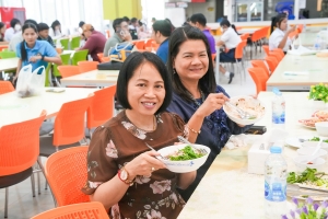 ผู้บริหาร มรภ.เทพสตรี เชิญชวนผู้ประกอบการร้านอาหารซื้อผลิตภัณฑ์ทางการเกษตรจากศูนย์ส่งเสริมการจัดการศึกษาตามพระบรมราโชบายฯ ไปประกอบอาหารจำหน่าย เพื่อสร้างโอกาสทางธุรกิจใหม่ ๆ และช่วยสนับสนุนเศรษฐกิจท้องถิ่นให้เติบโตอย่างยั่งยืน