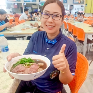 ผู้บริหาร มรภ.เทพสตรี เชิญชวนผู้ประกอบการร้านอาหารซื้อผลิตภัณฑ์ทางการเกษตรจากศูนย์ส่งเสริมการจัดการศึกษาตามพระบรมราโชบายฯ ไปประกอบอาหารจำหน่าย เพื่อสร้างโอกาสทางธุรกิจใหม่ ๆ และช่วยสนับสนุนเศรษฐกิจท้องถิ่นให้เติบโตอย่างยั่งยืน
