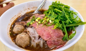 ผู้บริหาร มรภ.เทพสตรี เชิญชวนผู้ประกอบการร้านอาหารซื้อผลิตภัณฑ์ทางการเกษตรจากศูนย์ส่งเสริมการจัดการศึกษาตามพระบรมราโชบายฯ ไปประกอบอาหารจำหน่าย เพื่อสร้างโอกาสทางธุรกิจใหม่ ๆ และช่วยสนับสนุนเศรษฐกิจท้องถิ่นให้เติบโตอย่างยั่งยืน