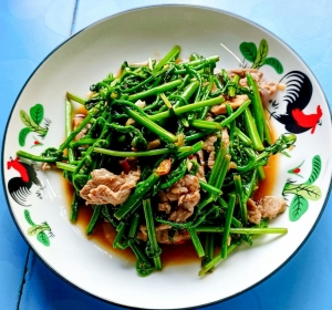 ผู้บริหาร มรภ.เทพสตรี เชิญชวนผู้ประกอบการร้านอาหารซื้อผลิตภัณฑ์ทางการเกษตรจากศูนย์ส่งเสริมการจัดการศึกษาตามพระบรมราโชบายฯ ไปประกอบอาหารจำหน่าย เพื่อสร้างโอกาสทางธุรกิจใหม่ ๆ และช่วยสนับสนุนเศรษฐกิจท้องถิ่นให้เติบโตอย่างยั่งยืน
