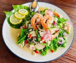 ผู้บริหาร มรภ.เทพสตรี เชิญชวนผู้ประกอบการร้านอาหารซื้อผลิตภัณฑ์ทางการเกษตรจากศูนย์ส่งเสริมการจัดการศึกษาตามพระบรมราโชบายฯ ไปประกอบอาหารจำหน่าย เพื่อสร้างโอกาสทางธุรกิจใหม่ ๆ และช่วยสนับสนุนเศรษฐกิจท้องถิ่นให้เติบโตอย่างยั่งยืน
