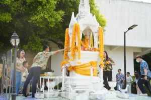 รร.สาธิต มรภ.เทพสตรี จัดงานสืบสานประเพณีสงกรานต์
