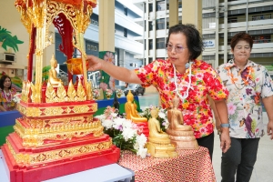 รร.สาธิต มรภ.เทพสตรี จัดงานสืบสานประเพณีสงกรานต์