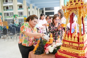รร.สาธิต มรภ.เทพสตรี จัดงานสืบสานประเพณีสงกรานต์