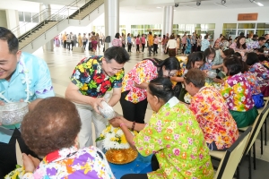 มรภ.เทพสตรี จัดงานทำบุญกลางบ้าน สืบสานประเพณีสงกรานต์ ประจำปี พ.ศ. 2568