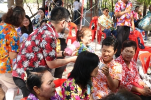 มรภ.เทพสตรี ร่วมกับภาคีเครือข่ายจัดงานสงกรานต์บ้านดินสอพองทะเลชุบศร ในโครงการพัฒนาการตลาดและการท่องเที่ยวชุมชนดินสอพองจังหวัดลพบุรีเชิงสร้างสรรค์เพื่อยกระดับสู่การเป็น Soft Power ของประเทศ