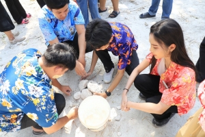 มรภ.เทพสตรี ร่วมกับภาคีเครือข่ายจัดงานสงกรานต์บ้านดินสอพองทะเลชุบศร ในโครงการพัฒนาการตลาดและการท่องเที่ยวชุมชนดินสอพองจังหวัดลพบุรีเชิงสร้างสรรค์เพื่อยกระดับสู่การเป็น Soft Power ของประเทศ