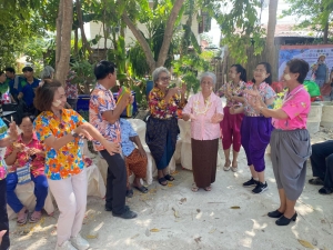มรภ.เทพสตรี ร่วมกับภาคีเครือข่ายจัดงานสงกรานต์บ้านดินสอพองทะเลชุบศร ในโครงการพัฒนาการตลาดและการท่องเที่ยวชุมชนดินสอพองจังหวัดลพบุรีเชิงสร้างสรรค์เพื่อยกระดับสู่การเป็น Soft Power ของประเทศ
