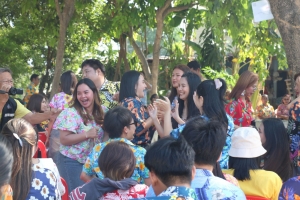 มรภ.เทพสตรี ร่วมกับภาคีเครือข่ายจัดงานสงกรานต์บ้านดินสอพองทะเลชุบศร ในโครงการพัฒนาการตลาดและการท่องเที่ยวชุมชนดินสอพองจังหวัดลพบุรีเชิงสร้างสรรค์เพื่อยกระดับสู่การเป็น Soft Power ของประเทศ