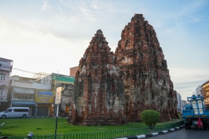มรภ.เทพสตรี ร่วมพิธีทำบุญตักบาตรประเพณีวันสงกรานต์ ประจำปี พ.ศ. 2568