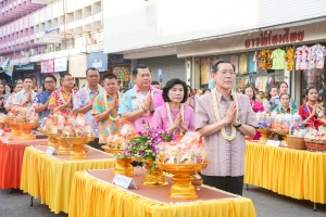 มรภ.เทพสตรี ร่วมพิธีทำบุญตักบาตรประเพณีวันสงกรานต์ ประจำปี พ.ศ. 2568