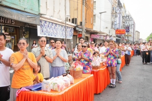 มรภ.เทพสตรี ร่วมพิธีทำบุญตักบาตรประเพณีวันสงกรานต์ ประจำปี พ.ศ. 2568